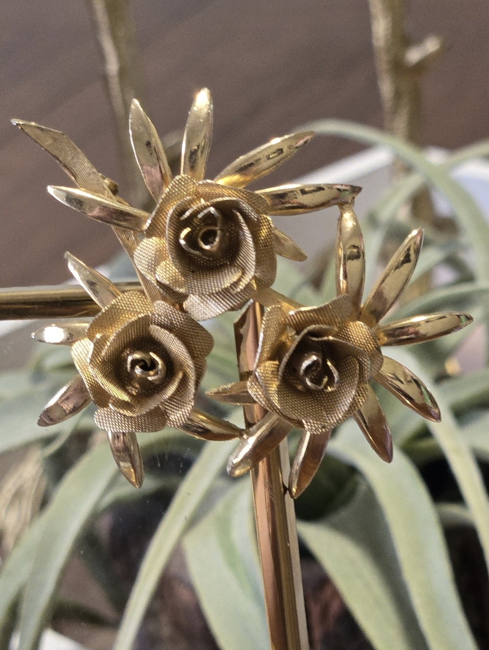 1940's SIGNED BROOKS Rosettes brooch